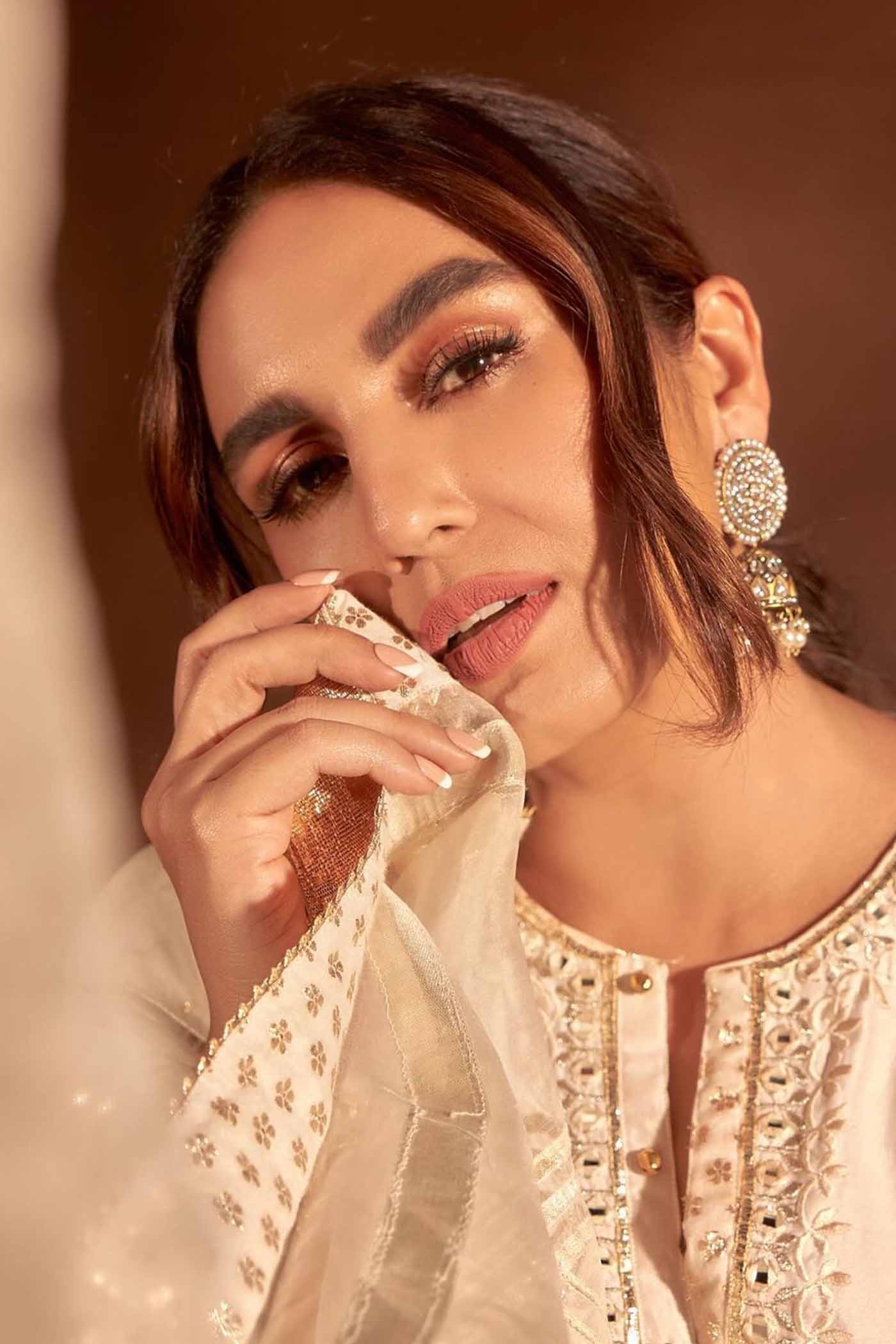 Huma Qureshi in Eliza - Daisy Ivory Chanderi Silk Kurta and Garara Set with Organza dupatta - Image 6
