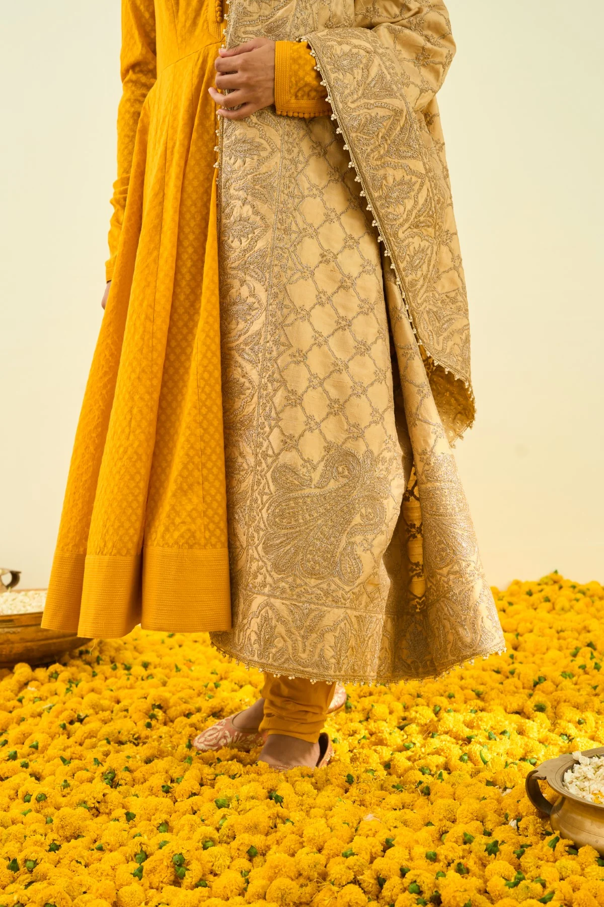 Gold Tilla Embroidery Odhni - Image 3