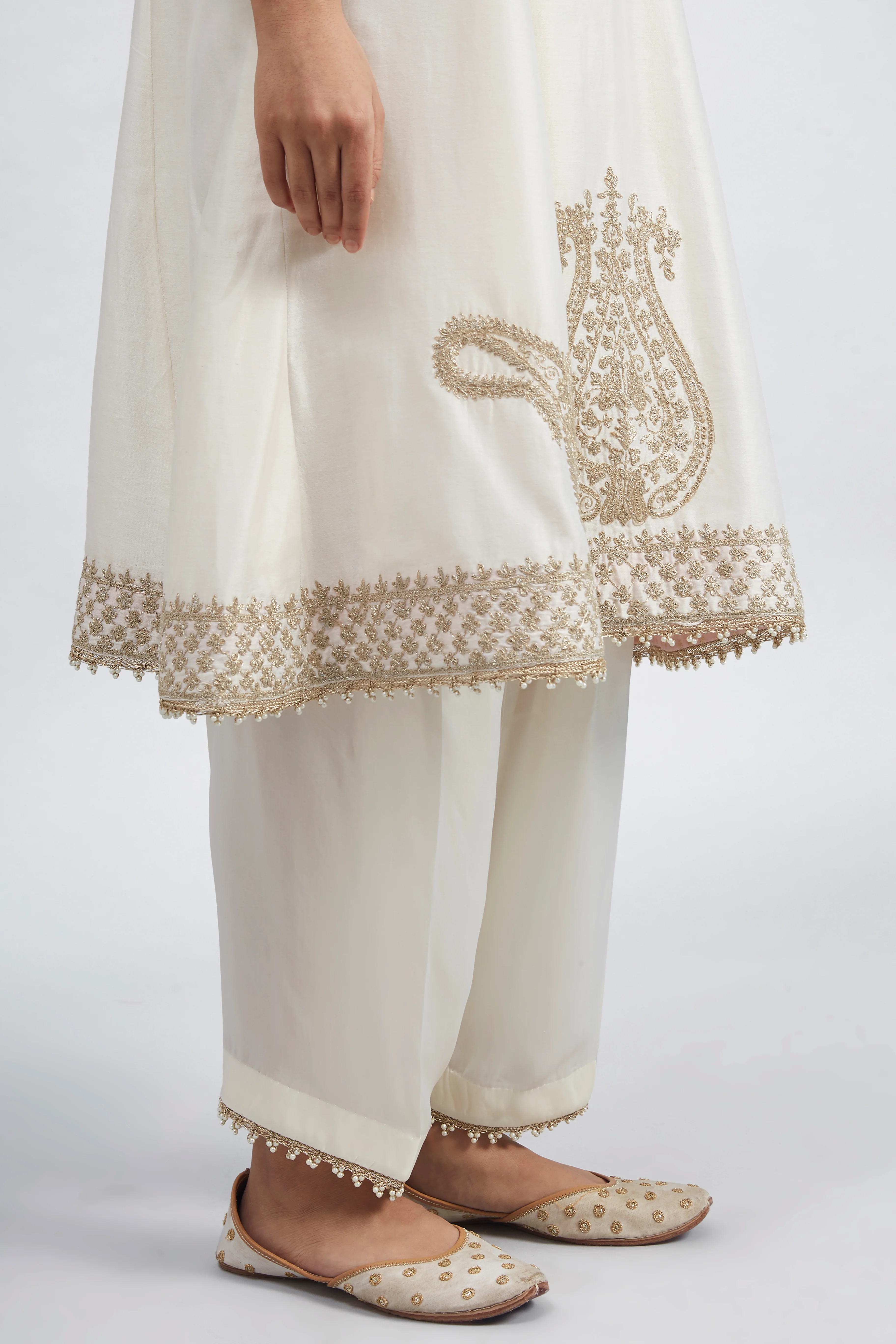 Rabhya- Daisy Ivory Tilla Embroidered Kurta Set - Image 3
