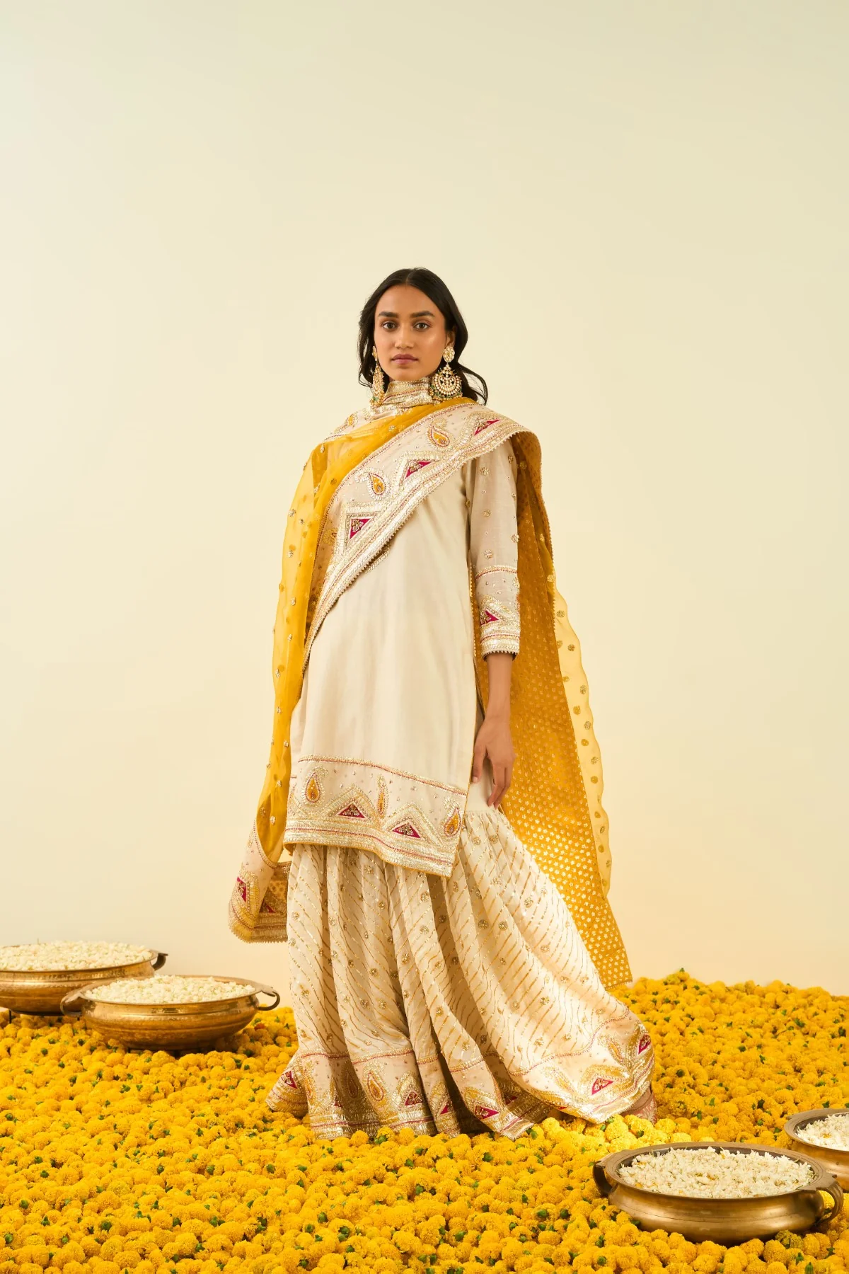 Asfi Javed IN Shafna Daisy Ivory short kurta with garara and dupatta - Image 3
