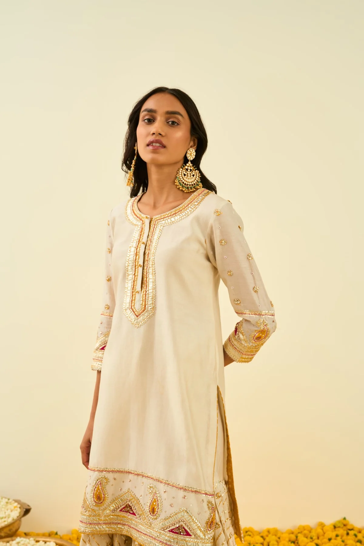Asfi Javed IN Shafna Daisy Ivory short kurta with garara and dupatta - Image 5